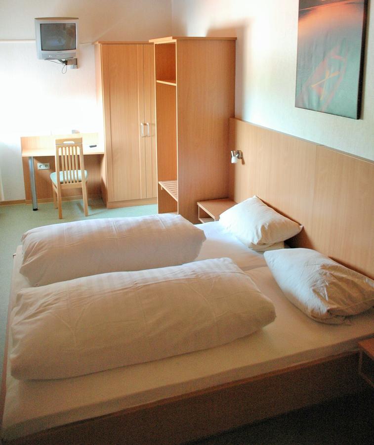 Hotel Meyerhoff Ostrhauderfehn Buitenkant foto