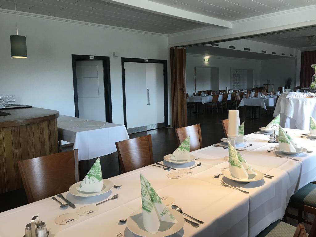 Hotel Meyerhoff Ostrhauderfehn Buitenkant foto